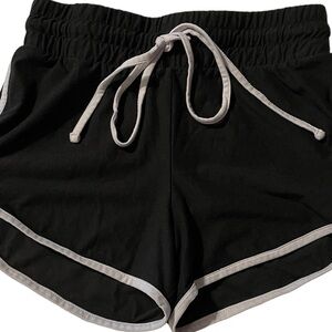 Live Streak Shorts Women’s Small Black & White Drawstring
